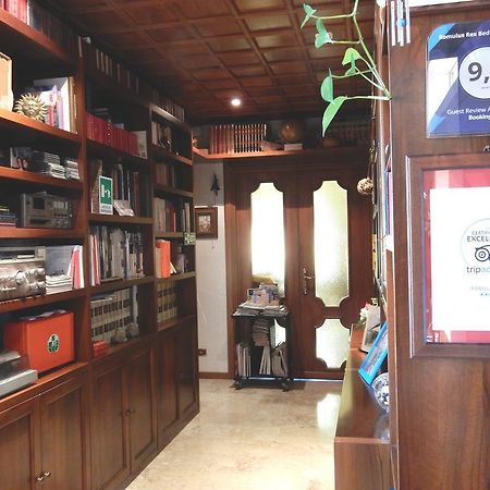 Romulus Rex Hotel Екстериор снимка