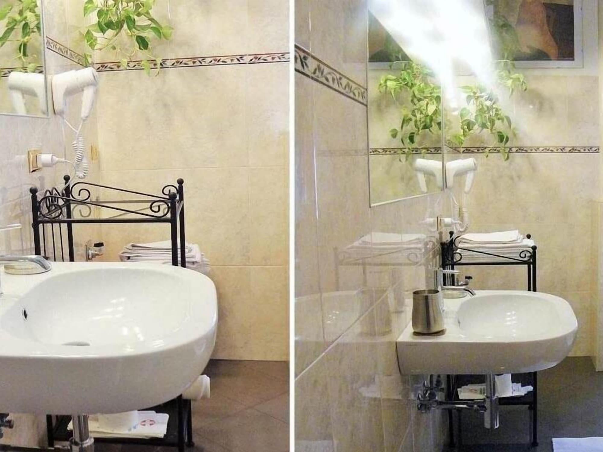 Romulus Rex Hotel Екстериор снимка