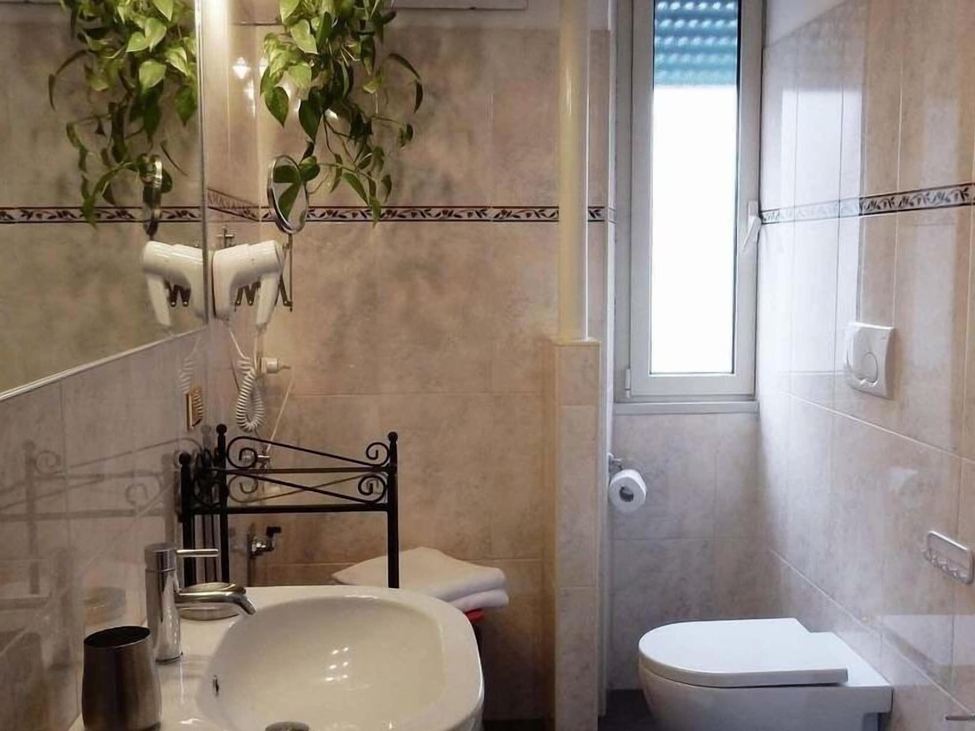 Romulus Rex Hotel Екстериор снимка