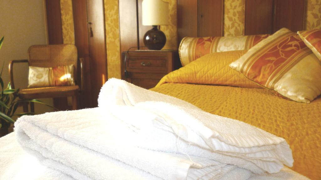 Romulus Rex Hotel Екстериор снимка